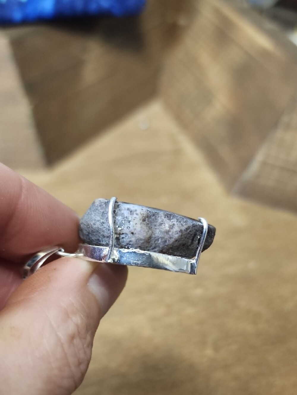 Natural Agate Geode Pendant in Gray and White - Unbranded - Picture 4 of 5